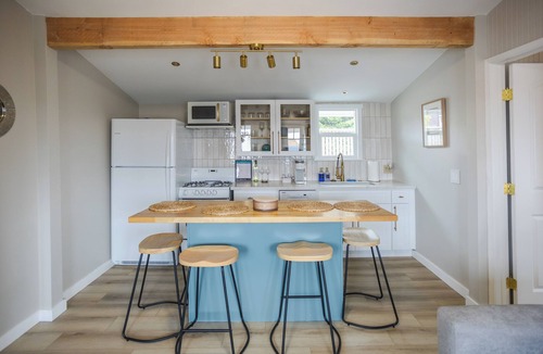 San Luis Obispo County Cottage | Charming cottage with Rock View Morro Bay