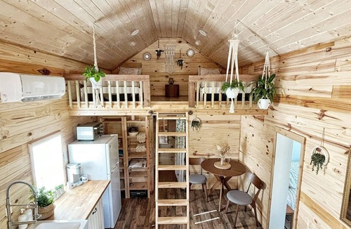 Conroe Cottage | Charming cottage with AC and WiFi in enchanting Richards