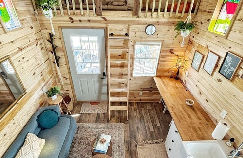Conroe Cottage | Charming cottage with AC and WiFi in enchanting Richards