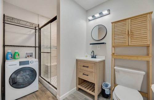 Denton Cottage | Charming cottage with WiFi and AC in phenomenal Denton