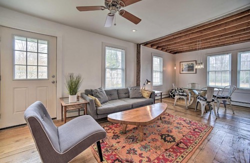 West Hurley House | Charming Cottage with Yard - 2 Mi to Tinker St!