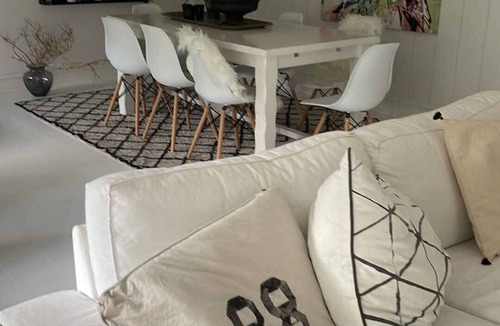 Holeby Villa | Charming cottage within walking to beach