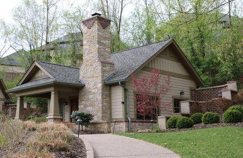 Saint Albans Cottage | Charming cottages located at wedding venue in St Albans Missouri