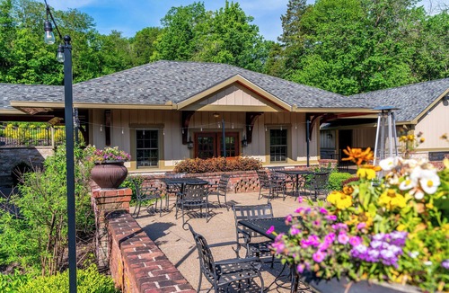 Saint Albans Cottage | Charming cottages located at wedding venue in St Albans Missouri