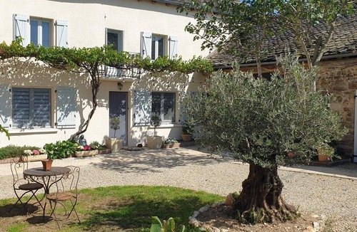 Cassagnes-Begonhes Apartment | Charming country gîte with private Jacuzzi - relaxation guaranteed