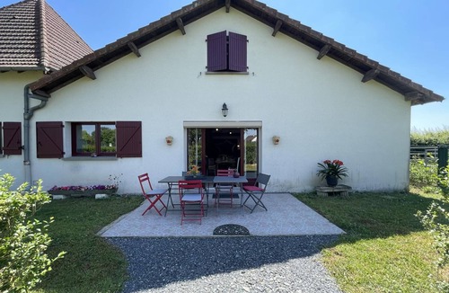 Saligny-sur-Roudon Cottage | Charming countryside retreat with private terrace