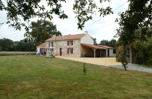 La Roche-sur-Yon Cottage | Charming Country House with Large Garden, Terrace, and Trampoline