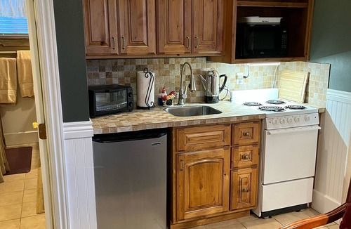 Cannonville Cottage | Charming Country Bunkhouse with 2 bedrooms, sleeps 6. (12 miles from Bryce.)