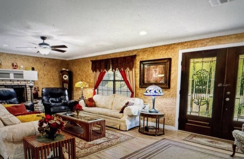 Keenan Cottage | Charming Country Bungalow; serene setting close to Lake Conroe & The Woodlands