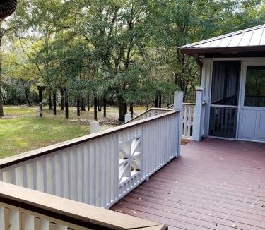 Saint Elmo House | Charming Country Cabin with Self Check In