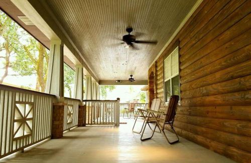 Saint Elmo House | Charming Country Cabin with Self Check In