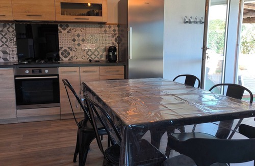 Aramon House | Charming country cottage with view