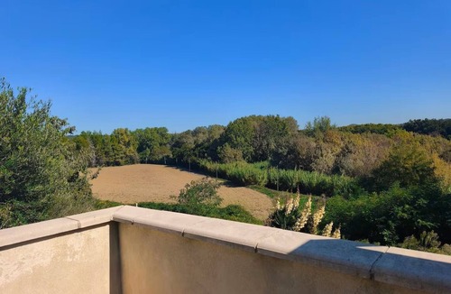 Aramon House | Charming country cottage with view