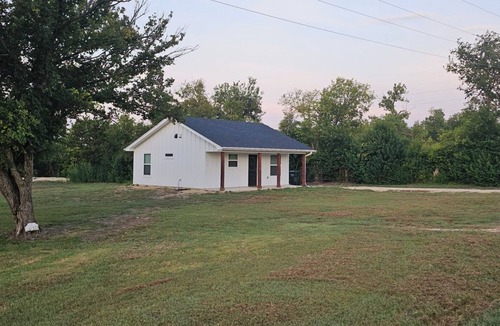 Leon Junction House | Charming Country Cottage on 1 acre in the City. 2-bdrm 1 ba