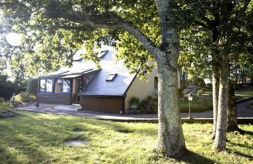 Plogonnec Villa | Charming country home