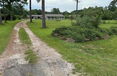 Magnolia House | Charming Country Home with Pool - Unit B