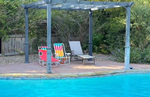 Magnolia House | Charming Country Home with Pool - Unit B