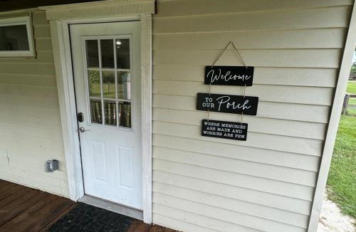 Magnolia House | Charming Country Home with Pool - Unit B