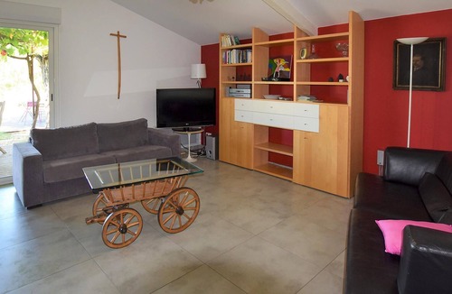 Jonquieres House | Charming country house with large garden and private pool.