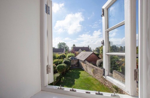 Biddestone House | Charming Country House Nr Bath (WC)