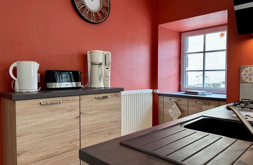 Seneujols Cottage | Charming Country Retreat: 3 Ensuite Bedrooms, Terrace, BBQ, Pet-Friendly, Fiber WiFi, Near Puy-en-Velay