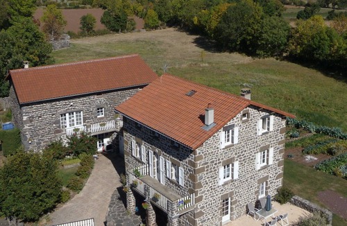 Seneujols Cottage | Charming Country Retreat: 3 Ensuite Bedrooms, Terrace, BBQ, Pet-Friendly, Fiber WiFi, Near Puy-en-Velay