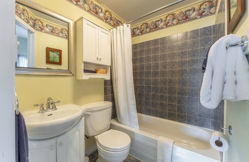 Saint Patrick Cabin | Charming Countryside Cabin. Pet-Friendly!