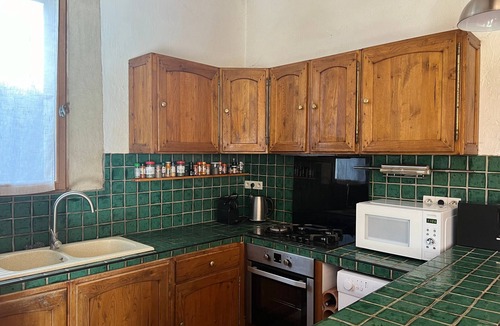 Pia House | Charming Countryside Haven with Pool: 2 Apartments, 8 Guests, Near Perpignan