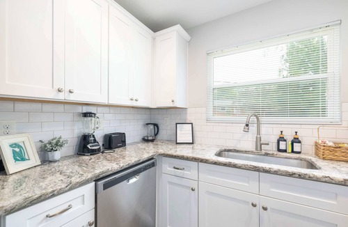 Sharonbrook House | Charming & Cozy 4BR in SouthPark