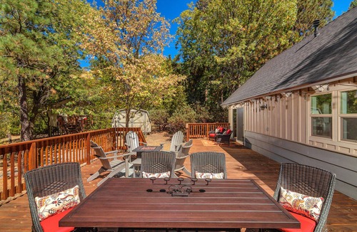 Lake Arrowhead House | Charming, Cozy and Kid-Friendly Tavern Bay Cottage