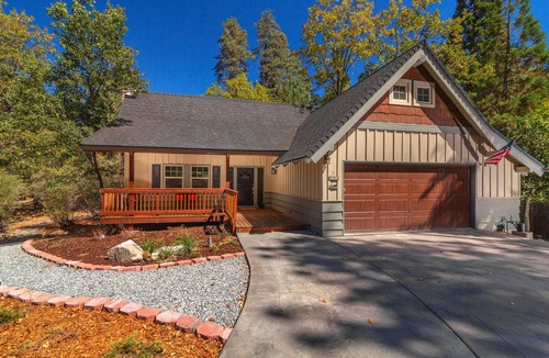 Lake Arrowhead House | Charming, Cozy and Kid-Friendly Tavern Bay Cottage
