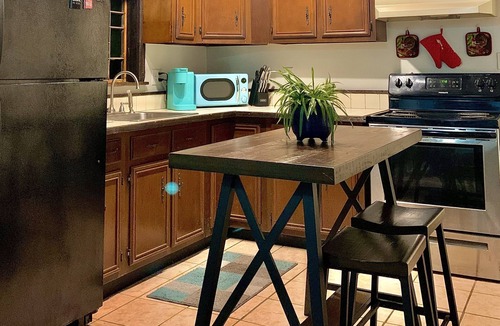 Shawanese Apartment | Charming & Cozy ~ Breathtaking Lake & Sunset Views