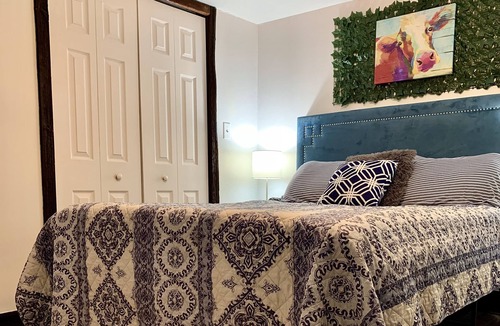 Shawanese Apartment | Charming & Cozy ~ Breathtaking Lake & Sunset Views