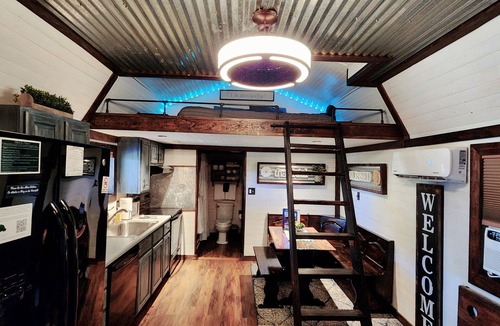 Fort Worth Cabin | Charming cozy cabin! Stocked pond, firepit, outdoor games!