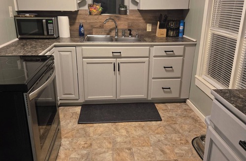 Atlanta House | Charming Cozy Cottage: 2-bedroom house with WiFi, AC in delightful Atlanta