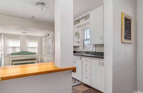 Lebanon Cottage | Charming Cozy Cottage with a Brand New Bathroom!