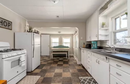 Lebanon Cottage | Charming Cozy Cottage with a Brand New Bathroom!