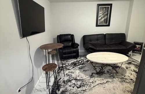 Mariners Harbor Apartment | Charming: Cozy Getaway Apartment