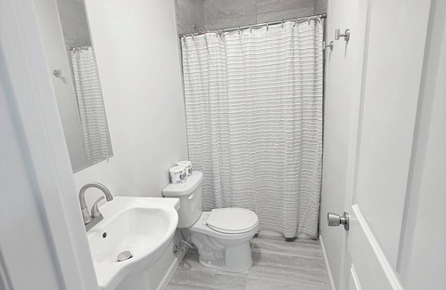 Mariners Harbor Apartment | Charming: Cozy Getaway Apartment