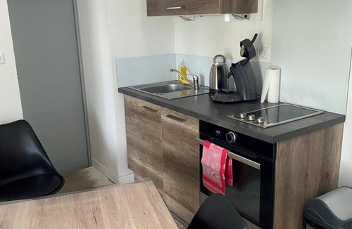 Brout-Vernet Cottage | Charming cozy home in the heart of Bourbonnais, pets welcome