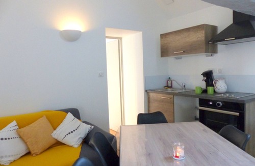 Brout-Vernet Cottage | Charming cozy home in the heart of Bourbonnais, pets welcome