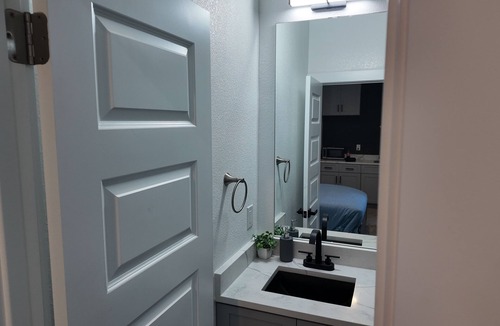 Cedar Crest House | Charming -Cozy private studio Bedroom!