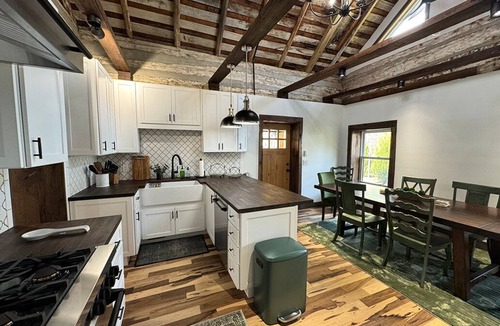 Roseland Cottage | Charming cozy RIVERFRONT cottage on the Piney River. A little slice of heaven!