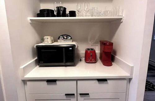 Riverside Apartment | Charming Cozy Suite in Riverside