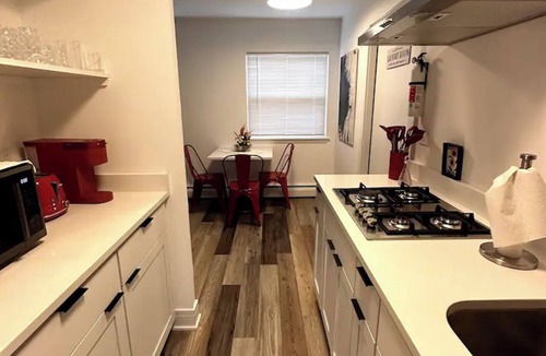 Riverside Apartment | Charming Cozy Suite in Riverside