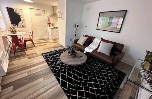 Riverside Apartment | Charming Cozy Suite in Riverside