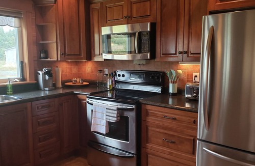 Colinet House | Charming craftsman cottage - tranquility on the bay!