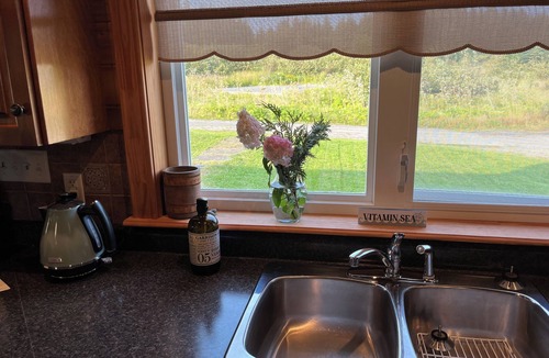 Colinet House | Charming craftsman cottage - tranquility on the bay!