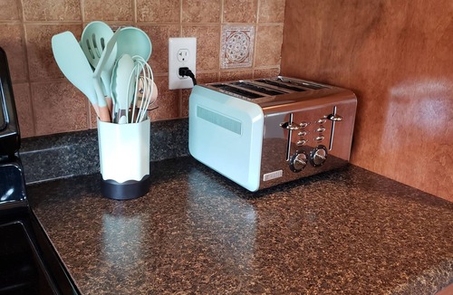 Colinet House | Charming craftsman cottage - tranquility on the bay!