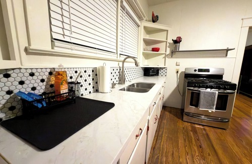 Hutto House | Charming Craftsman Home located in the Downtown Historic District of Hutto Texas